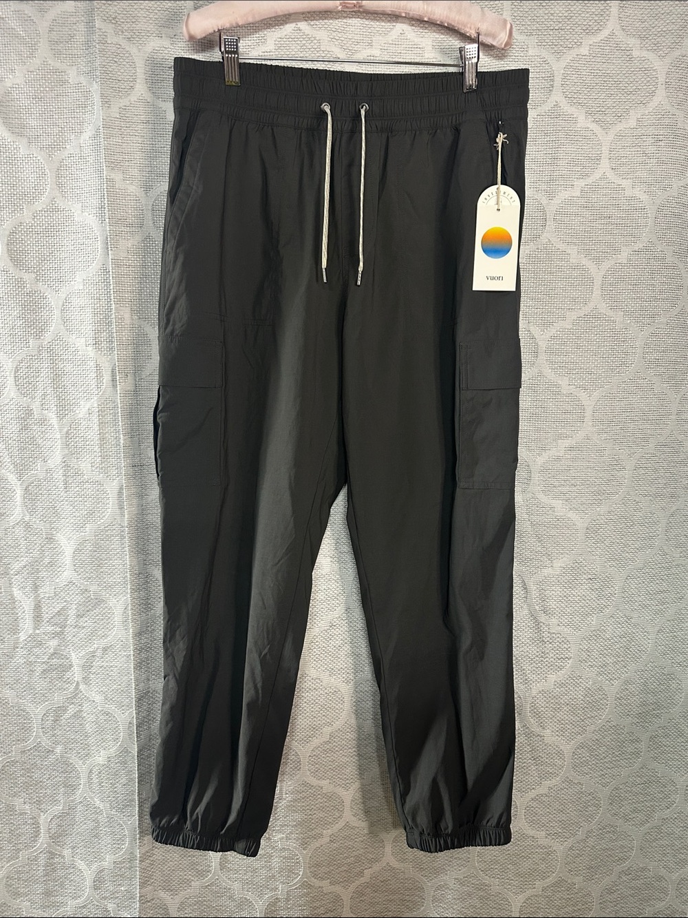 NWT Vuori Scout Jogger Pants L Large Vintage Black Cargo Performance VW494
